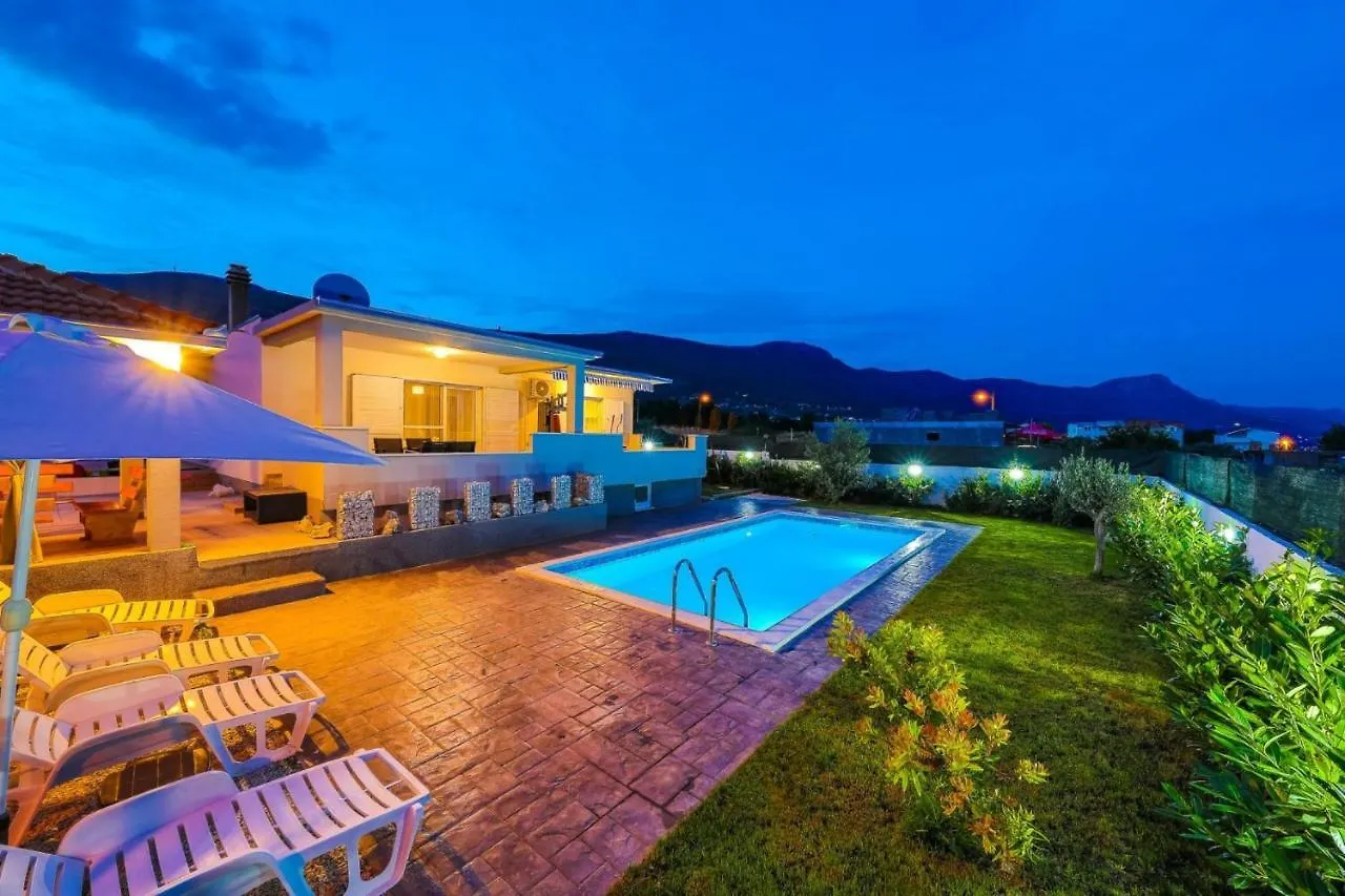 Holiday Home Anita With Pool Kastel Novi