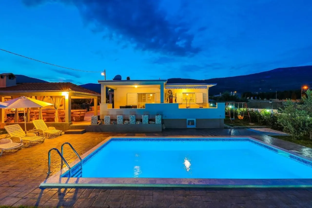 Holiday Home Anita With Pool Kastel Novi