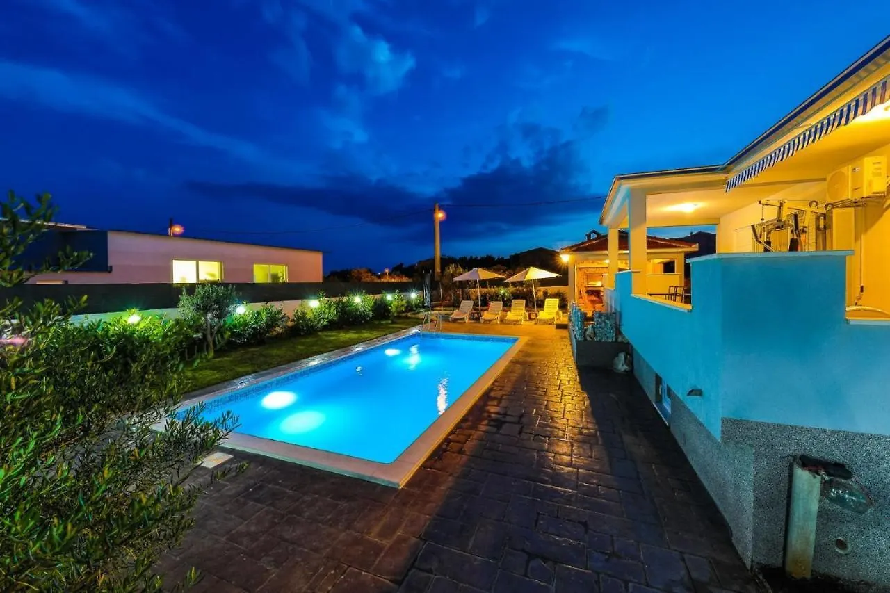 Holiday Home Anita With Pool Kastel Novi