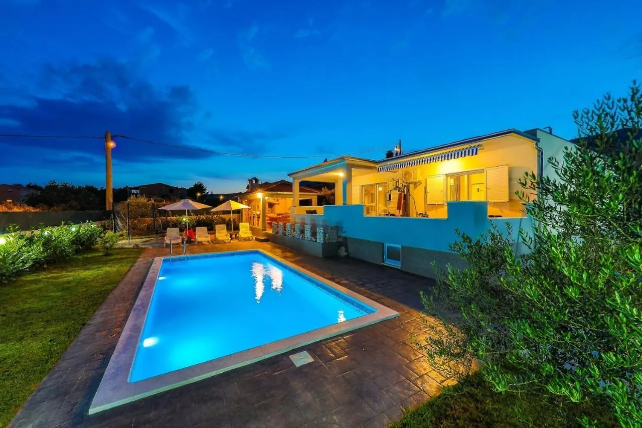 Holiday Home Anita With Pool Kastel Novi 0*,