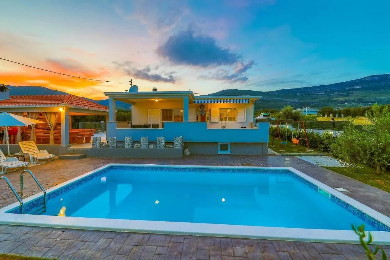 Holiday Home Anita With Pool Kastel Novi